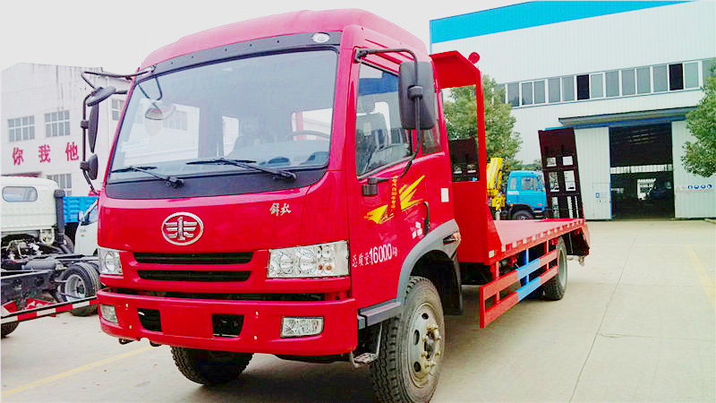 准备发往安徽滁州的一汽解放平板运输车