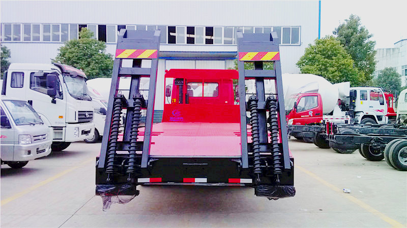 准备发往安徽滁州的一汽解放平板运输车