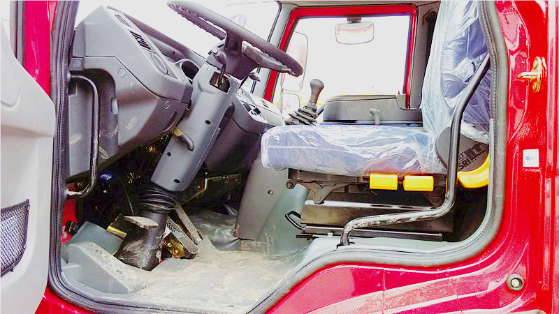 准备发往安徽滁州的一汽解放平板运输车