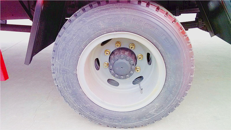 准备发往安徽滁州的一汽解放平板运输车