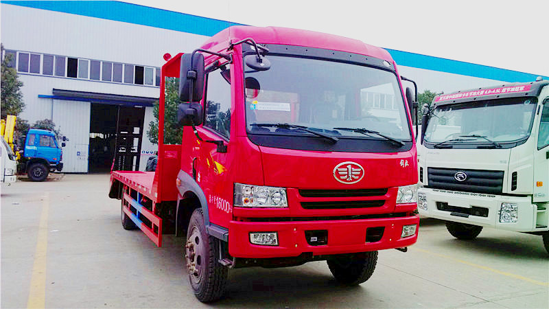 准备发往安徽滁州的一汽解放平板运输车