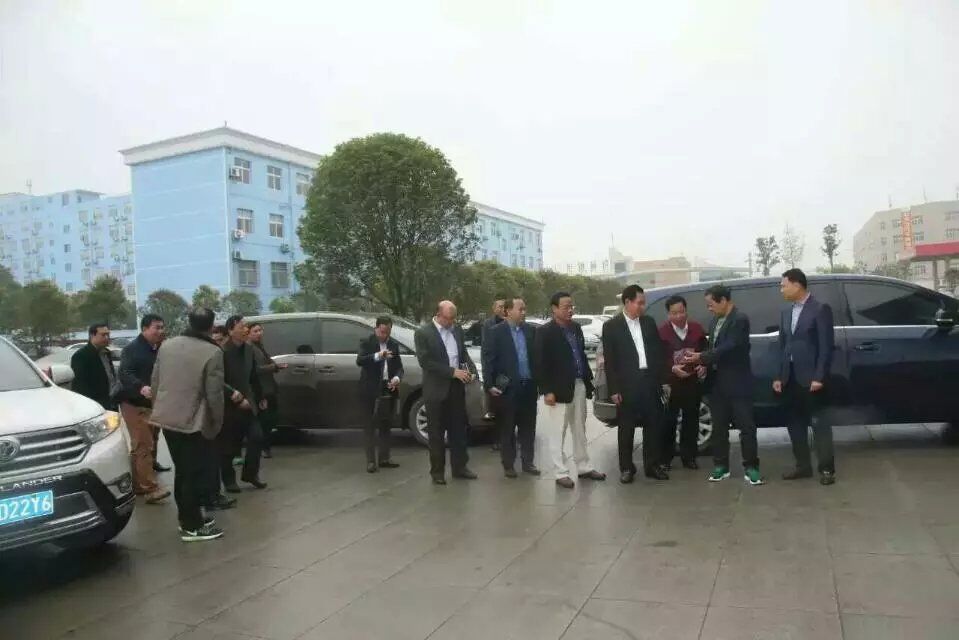 柬埔寨公安部领导来程力集团对订购的300台消防