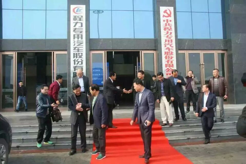 柬埔寨公安部领导来程力集团对订购的300台消防