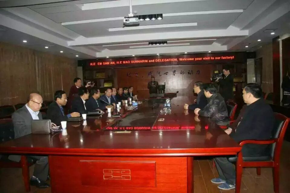 柬埔寨公安部领导来程力集团对订购的300台消防