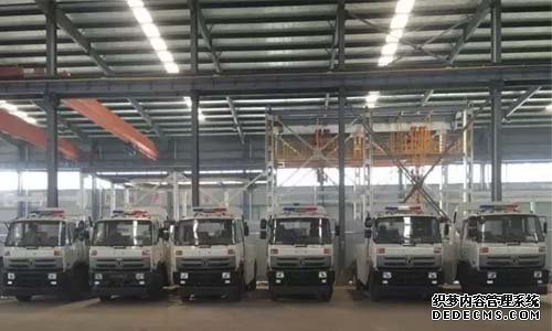 国外客户来厂验收东风153拖吊型清障车