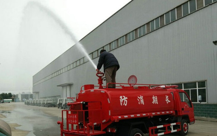 东风双排森林消防洒水车