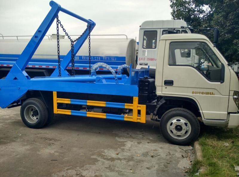 福田时代型摆臂式垃圾车多方位图片三